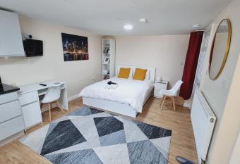 Lovely studio-flat with free parking, free WiFi. allows 18 year olds to book a room