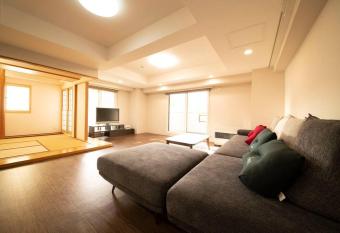                   &                                                Max8    Max3stay LIONS602 has rooms with a private hot tub