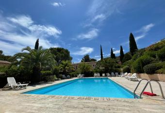 Boutique Villa with Shared Pool, Air Con, WiFi, TV has Balcony rooms