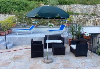 Villa Eden jacuzzi pool & private parking has rooms with a private hot tub