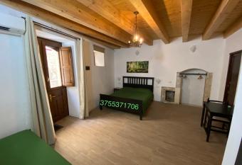 Damarete in decadracma romms allows 18 year olds to book a room