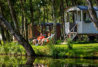 Glamping Limburg - Back To Nature Experience has Balcony rooms