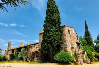 Masia Mimosa allows 18 year olds to book a room