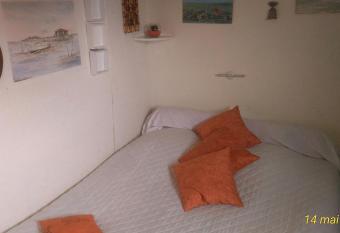 petit chez soi dans mon petit chez moi allows 18 year olds to book a room