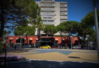 Hotel Savoia has Balcony rooms