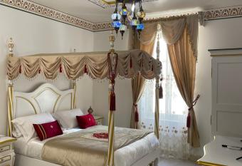 Chambre Orientale Ch  razade Maison de L   glise allows 18 year olds to book a room