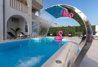 Villa Anja Lux, Split has rooms with a private hot tub