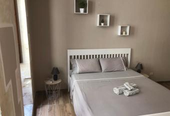 La maison de charme allows 18 year olds to book a room