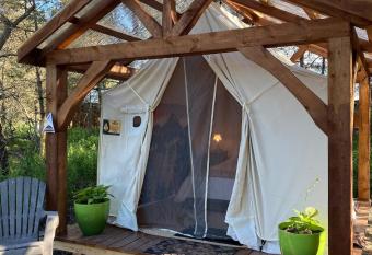 Dreamers Writing Farm, 3 Wooded Acres, Hepworth allows 18 year olds to book a room