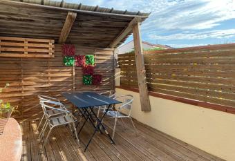 Location de vacances has Balcony rooms