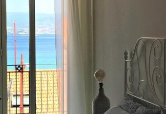 Vecchia Paradiso - A un passo dal Mare has Balcony rooms