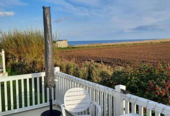 Southfield 120 has Balcony rooms