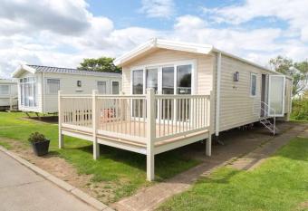 Westfield 98 has Balcony rooms