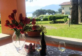 Sarah   s place has Balcony rooms