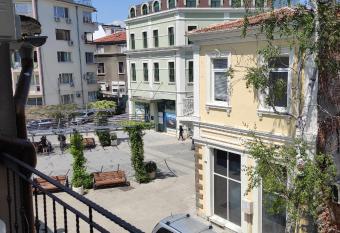 ALEKS Top Center has Balcony rooms