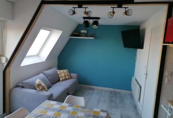 Duplex    150 m  tres de la mer has Balcony rooms