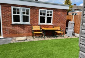 Garden flat near the University of York has Balcony rooms