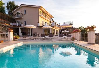 Residence I Lauri has Balcony rooms