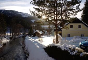 G  ssl, Apartement und Doppelzimmer has Balcony rooms