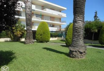 Studio Golfe Juan, plages, parking, climatisation allows 18 year olds to book a room