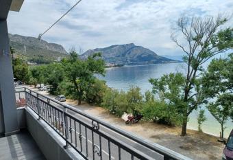 Apartman Gabi has Balcony rooms