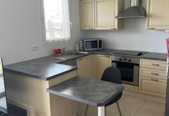 Appartement T2 proche Bastia - A  roport allows 18 year olds to book a room