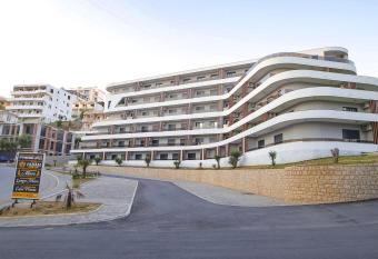 Allure Apartments has Balcony rooms