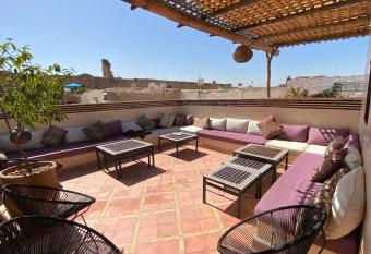 RIAD OF THE STORKS - Exclusive use for up to 17 persons has rooms with a private hot tub