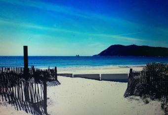 Studio ROMY les pieds dans l eau 10 m de la mer allows 18 year olds to book a room