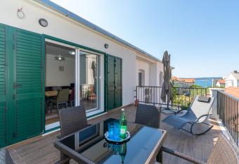 Apartments Lovor & Lavanda has Balcony rooms