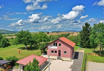 House Bela vido has Balcony rooms