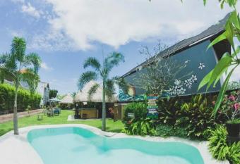 SURFERS HOUSE Batu Bolong - Adults only allows 18 year olds to book a room