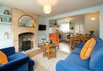 Quay Cottage - Aldeburgh Coastal Cottages has Balcony rooms