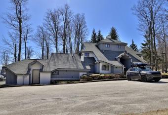 The Woods by Killington Vacation Rentals - 2 Bedrooms has Balcony rooms