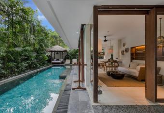 Bisma Eight Villas has rooms with a private hot tub