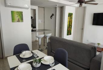 RICAURTE, Moderno, confortable apto, AC, Parquead, Wifi, Netflix has Balcony rooms