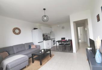 * 3Bedrooms, 2free parking, wifi, Tram 8min * has Balcony rooms