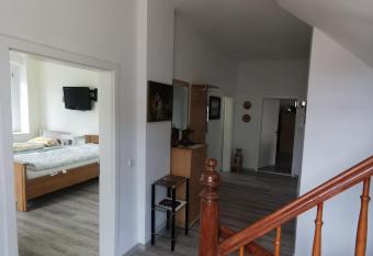 Schmetterling Zimmer allows 18 year olds to book a room