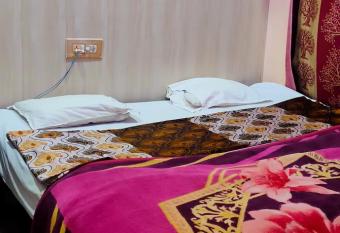 B L Guest House has Smoking/Balcony rooms