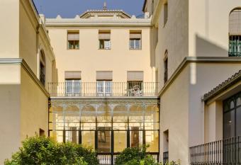 LoopINN Granada allows 18 year olds to book a room