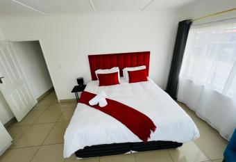 Safi Cozy 2 Bedroom Apartment - 6 allows 18 year olds to book a room