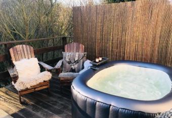 Nature Living - Ferienhaus mit Kamin - Feuerschale - Garten - ab Mai mit beheizbarem Gartenwhirlpool has Balcony rooms