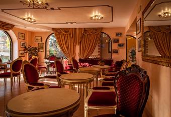 Hotel Louis II has Balcony rooms