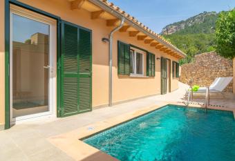 Can Moreu has Balcony rooms