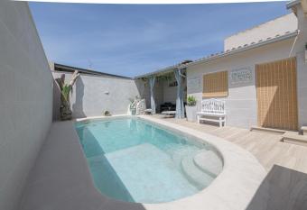 Calymar has Balcony rooms