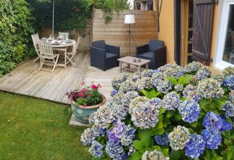 Dax location maison avec spa has rooms with a private hot tub