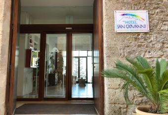 Hotel Villa San Giovanni has Balcony rooms
