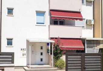 Liam Hennion has Balcony rooms