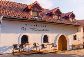 Apartm  n vina  stv   U Kr  k   has Balcony rooms