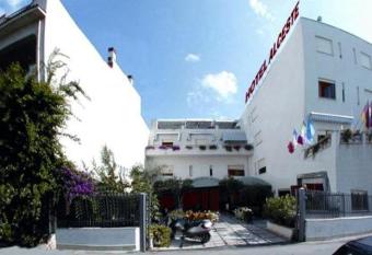 Hotel Alceste allows 18 year olds to book a room